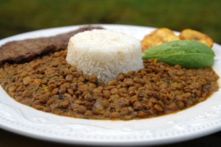 ARROZ CON MENESTRA Y CARNE ASADA